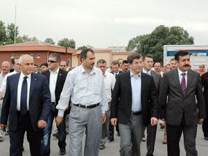 Bakan Davutoğlu: “Esnafın yaraları sarılacak”