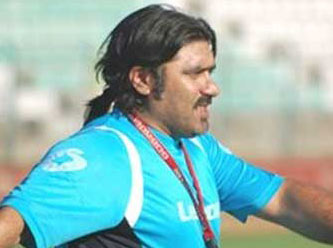 Fenerli eski yıldız 47 yaşında sahalara döndü