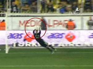 Volkan Demirel'den kritik kurtarış!