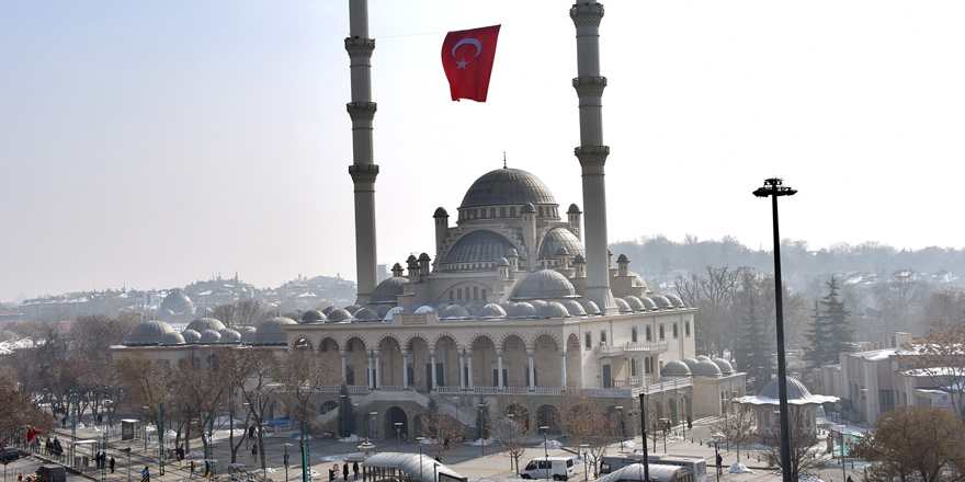 Konya’daki bütün camilerde Türk Bayrağı dalgalanacak