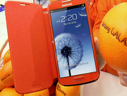 Turuncu Samsung Galaxy Pop tanıtıldı