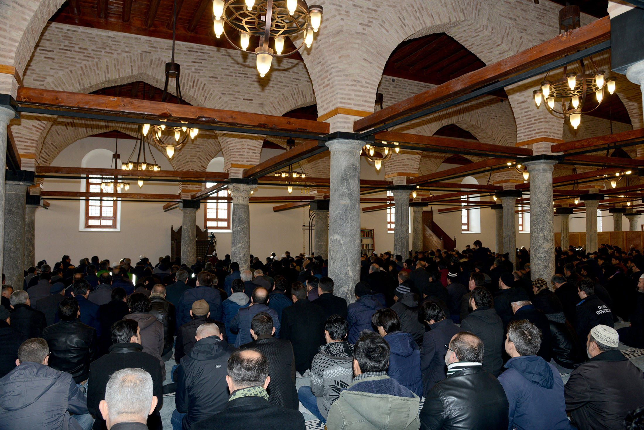 Alaeddin Camii ibadete açıldı