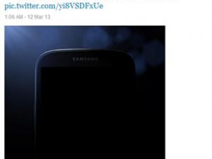 Samsung yeni Galaxy'nin yarısını gösterdi