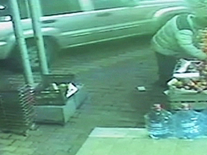 Cip marketin meyve-sebze reyonuna çarptı