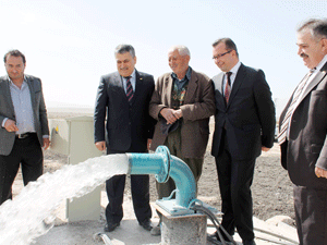 Emekli öğretmenin ormanına su verildi