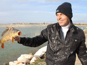 Beyşehir’de oltacılardan yasağa tepki