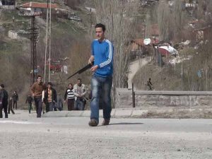 Polis objektiflere yansıyan Dikmen saldırganlarını arıyor