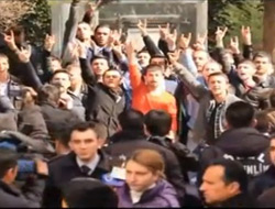 Ülkücü öğrencilerden Bülent Arınç’a protesto