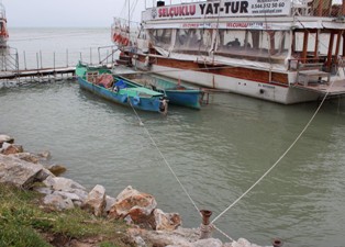 Fırtınada yat koruma nöbeti