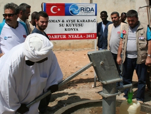 Su kuyuları Sudan'a hayat veriyor