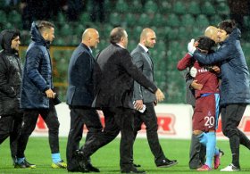 Trabzonlu futbolcular birbirine girdi