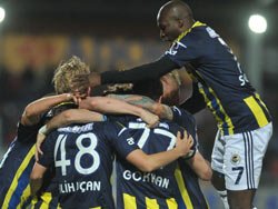 Fenerbahçe Antalya'yı deplasmanda devirdi