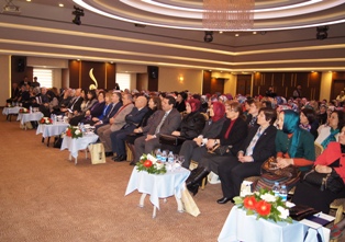 Kadın siyasette aktif olmalı