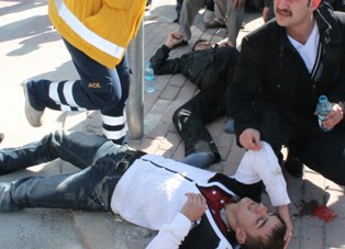 Otomobil motosiklete çarptı: 2 yaralı