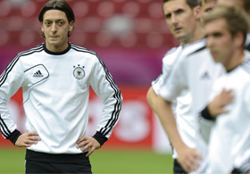 Mesut Özil ilk defa Galatasaray için konuştu