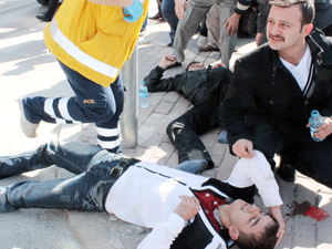 Otomobil motosiklete çarptı: 2 yaralı