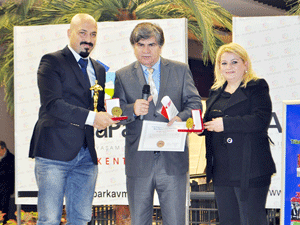 Apron’a Altın Marka ve Altın Adam ödülü