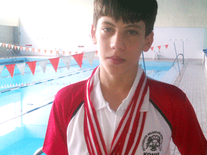 Gençler yüzme yarışları yapıldı