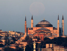 Yunanistan Ayasofya'yı yakın takibe aldı