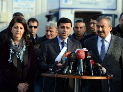 Demirtaş: Öcalan'dan kızlarım için imza aldım