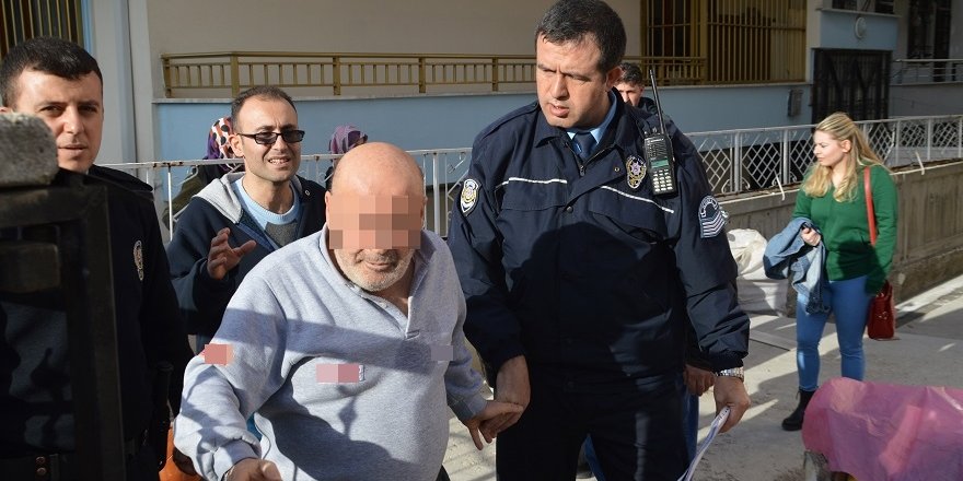 68 yaşındaki adam 40 yıllık karısını bıçakladı