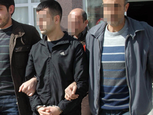 Korkudan iki şarjör boşaltmış