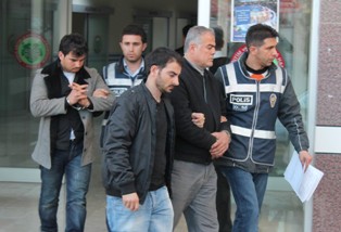 Esrar kaçakçıları mandırada yakalandı