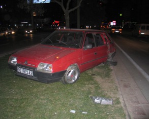 Otomobil ağaca çarptı: 5 yaralı