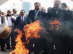 Veysel Eroğlu Nevruz ateşinden atladı