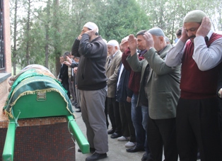 Ayşe Kapar dualarla uğurlandı