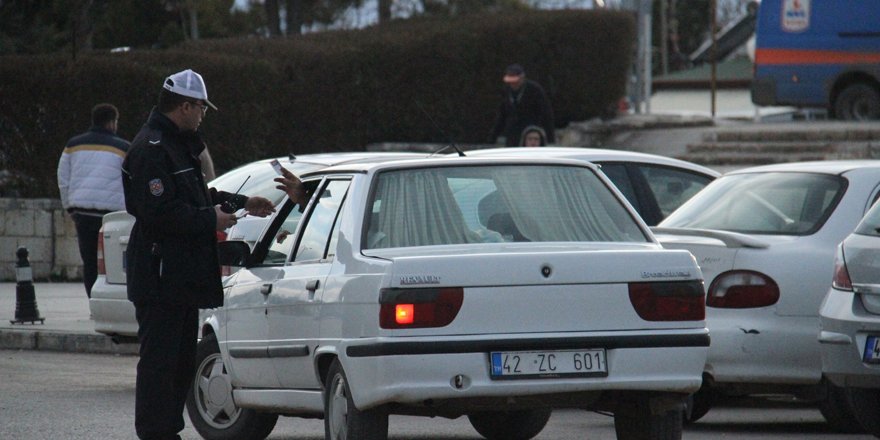 Beyşehir'de telefonla konuşan sürücülere ceza