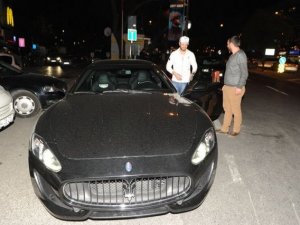 Murat Boz Maserati'sine koruma tuttu