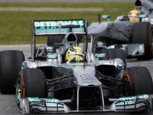 Hamilton, Mercedes'in yarış hızından umutlu