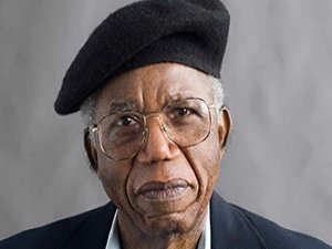 Yazar Chinua Achebe öldü