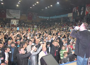 Ülkücüler ses verdi