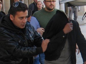 Fuhuş kartı atarken yakalandılar