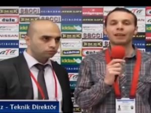 Gamsız teknik direktör kırdı geçirdi!