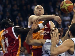 Galatasaray, Beşiktaş'ı 76-72 Yendi