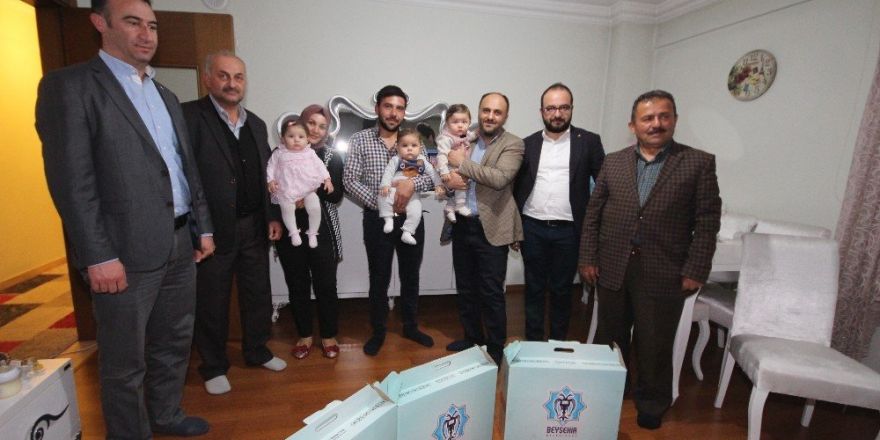 Başkan Özaltun, üçüz bebek sahibi çiftin sevincine ortak oldu
