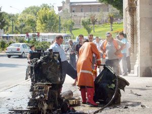 Sigara izmariti temizlik aracını kül etti