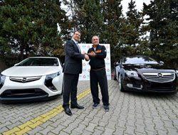 Fatih Terim'e araba hediye edildi