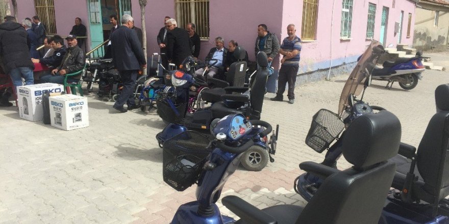 Kulu’da ihtiyaç sahiplerine engelli bisikleti dağıtıldı
