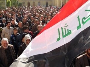 Irak'ta binlerce kişi Maliki'yi protesto etti