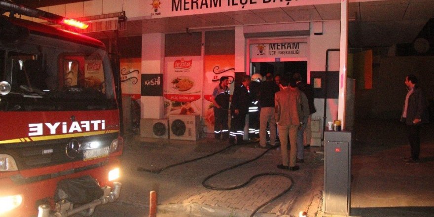 AK Parti Meram'da yangın!