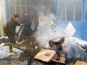 Kolonya üretim deposunda çıkan yangın korkuttu