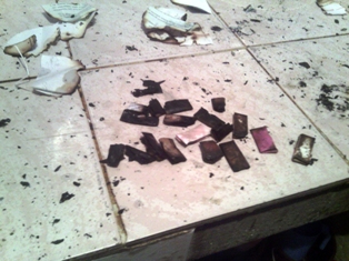 Polisi görünce uyuşturucuyu yaktılar