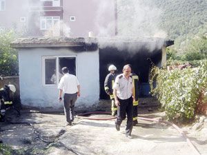 Akşehir'de ahşap bir evde yangın çıktı