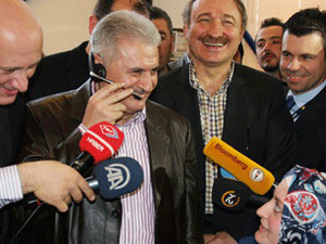 Binali Yıldırım'ın yüzüne telefonu kapattı