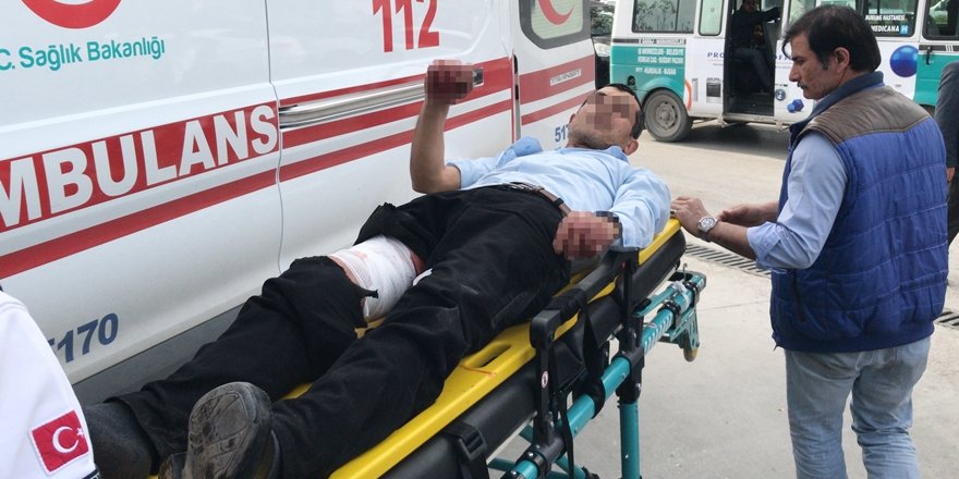 Sokak ortasında bıçaklanarak yaralandı