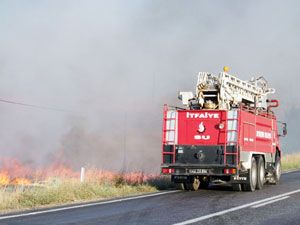 Anız yangını korkuttu
